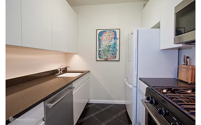 Rented by Douglas Elliman | media 2