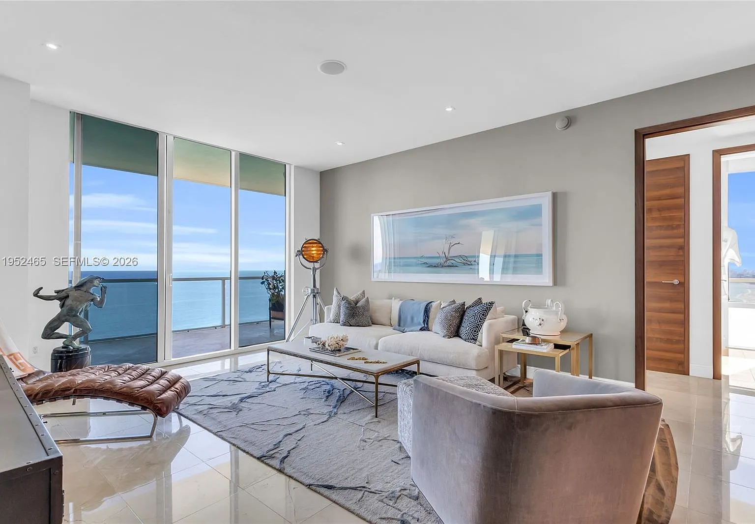 La Perla Condo — Photo 2