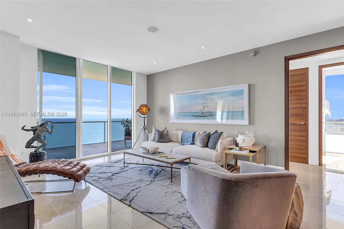 Building Photo - 16699 Collins Ave #4202