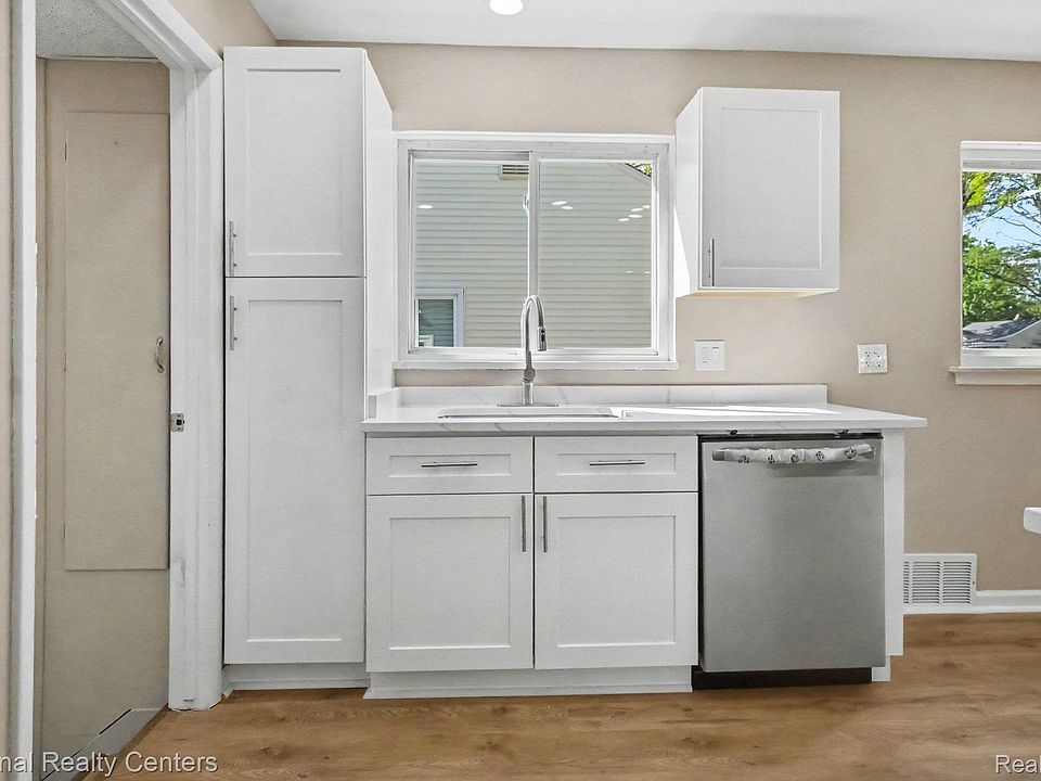 241 S Manitou Ave, photo 8