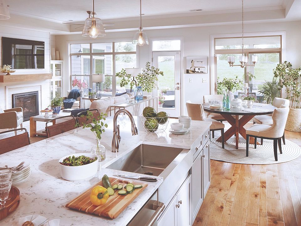 The Courtyards at River Bluff by Epcon Communities Ohio in Delaware OH