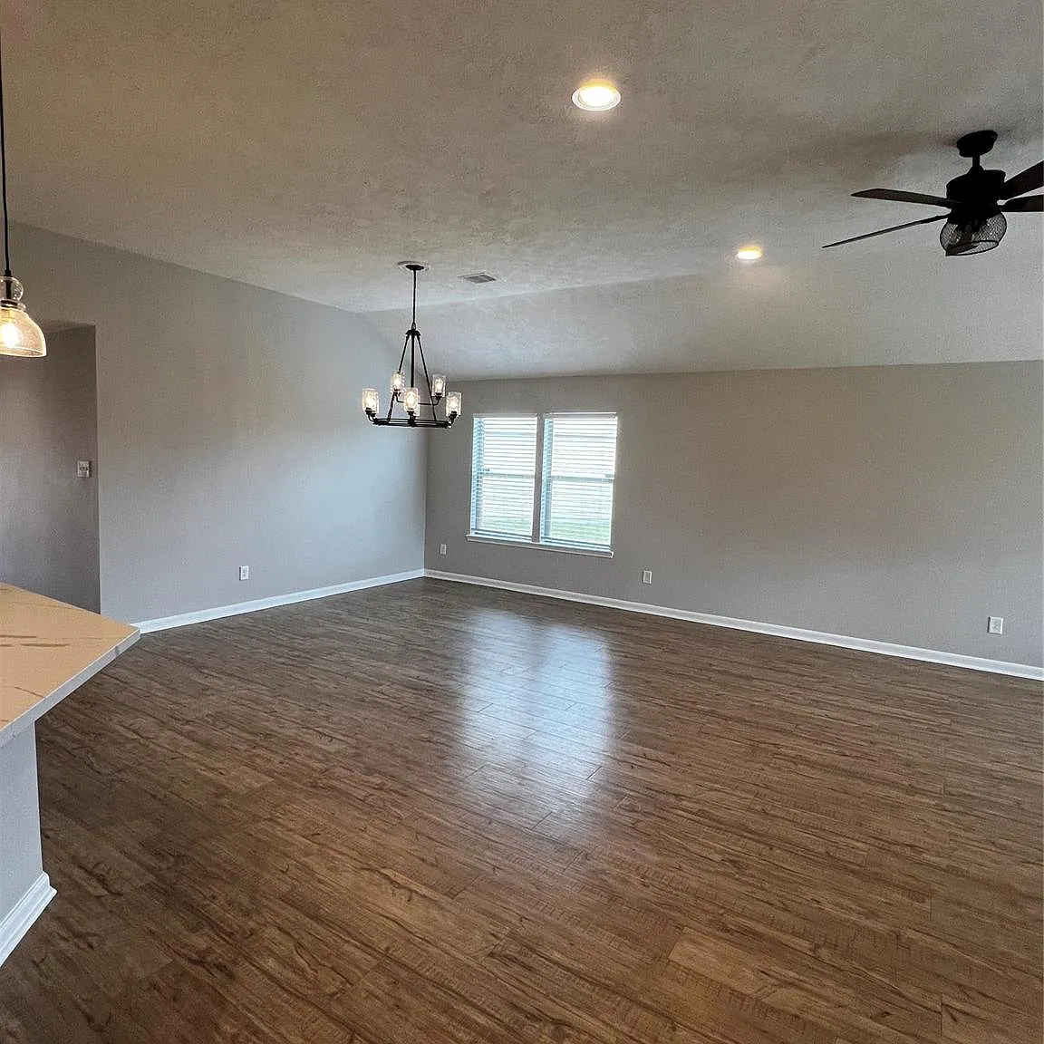 3 bed, 2.0 bath, 1774 sqft, $2,400 — Photo 4