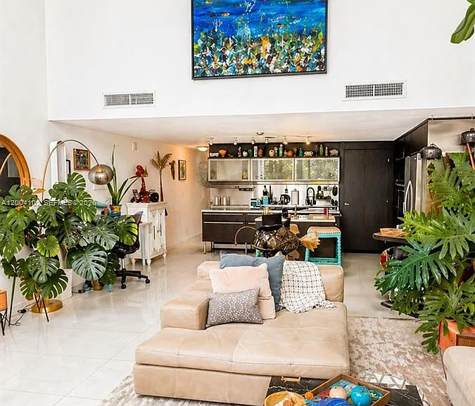 6000 Collins Ave #515 — Photo 3