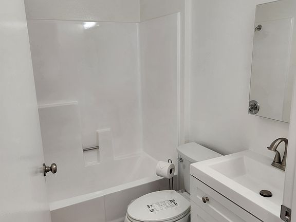 4th image of 14228 Calvert St APT 3