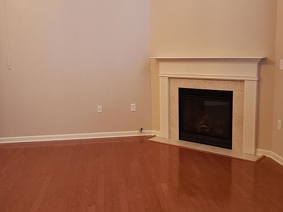 3rd image of 832 Ellis Park Dr