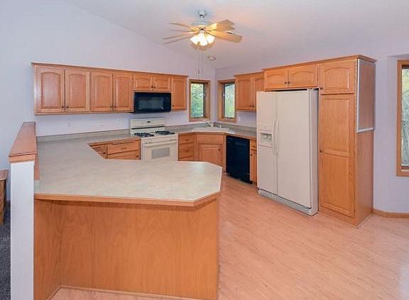 5th image of 23102 Havelka Ct N