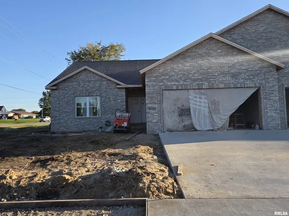 3702 W Eagle Point Dr, Peoria, IL 61615