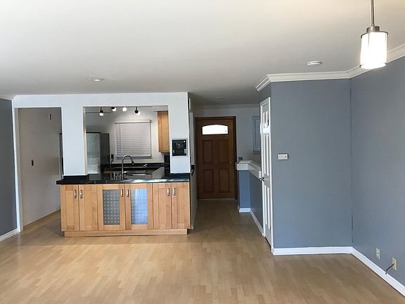 3rd image of 8850 Villa La Jolla Dr Unit 212