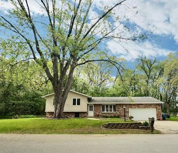 211 Melody Ln, Kouts, IN, 46347