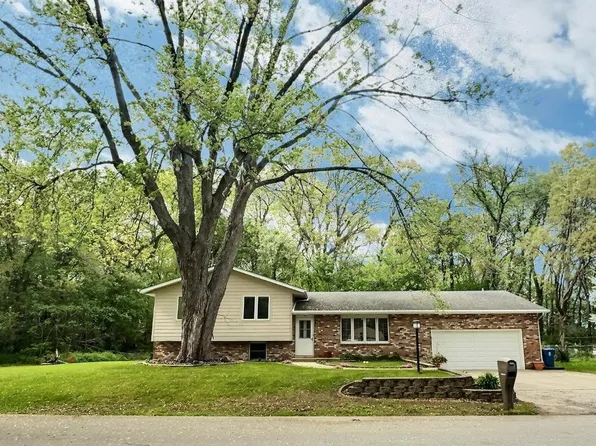 211 Melody Ln, Kouts, IN 46347