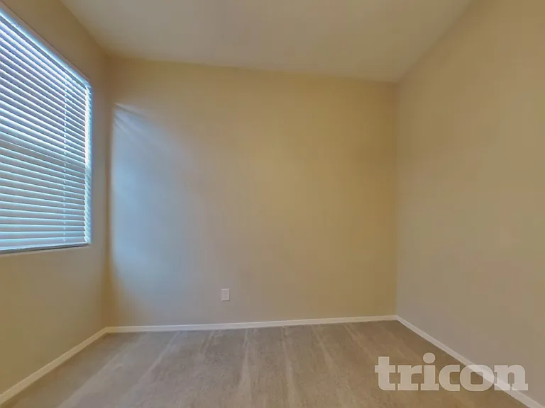 3712 N 310th Ln — Photo 12