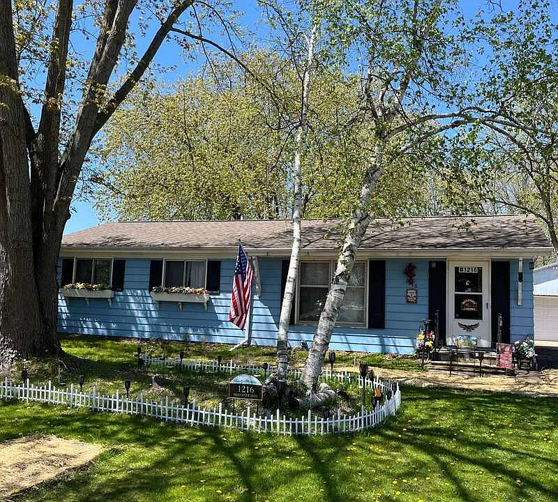 1216 Meadowview Dr