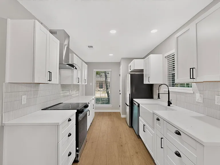 2308 Chamberlain Dr — Photo 16