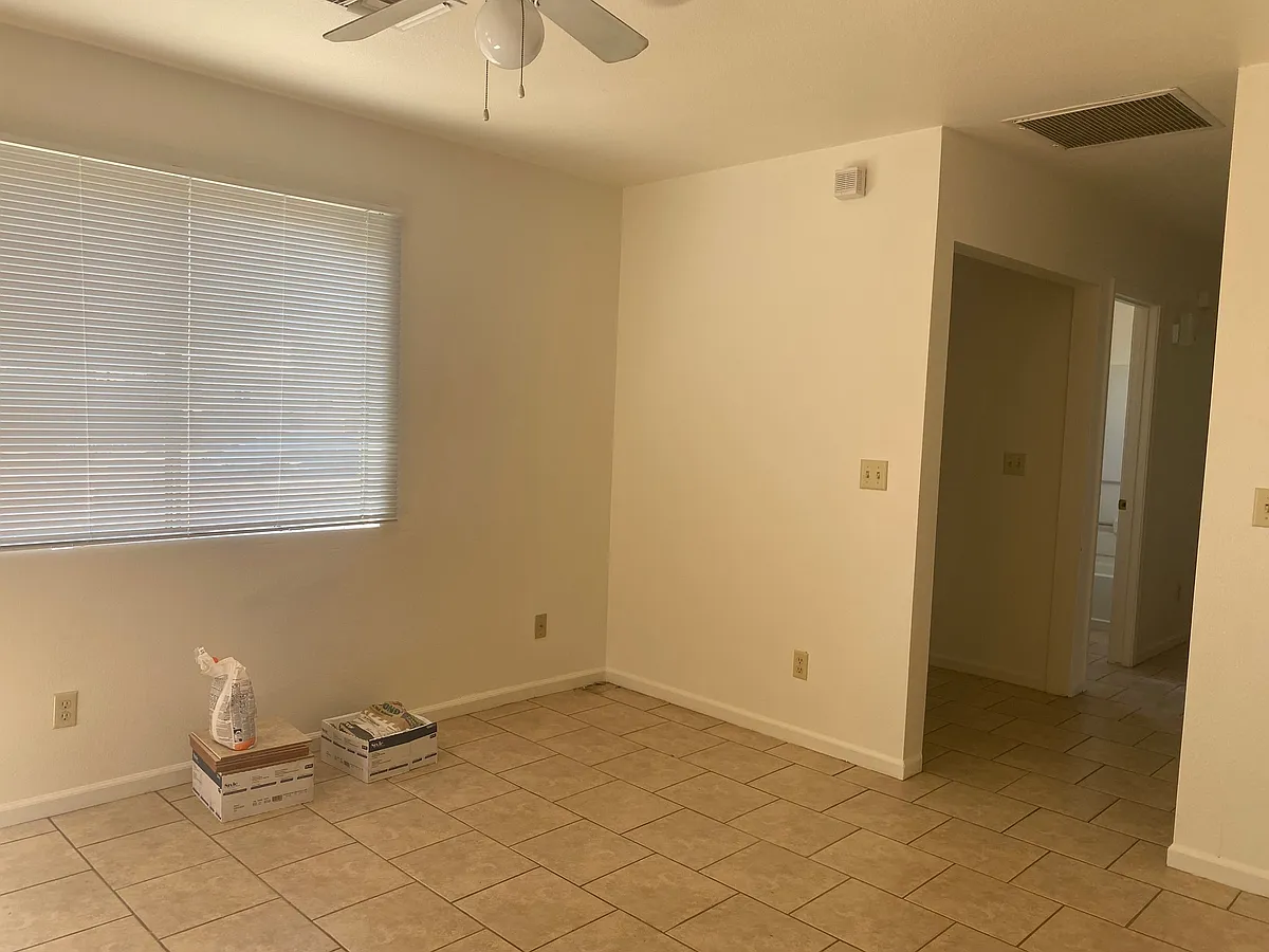 Building Photo - 247 S Cherry Ave #2