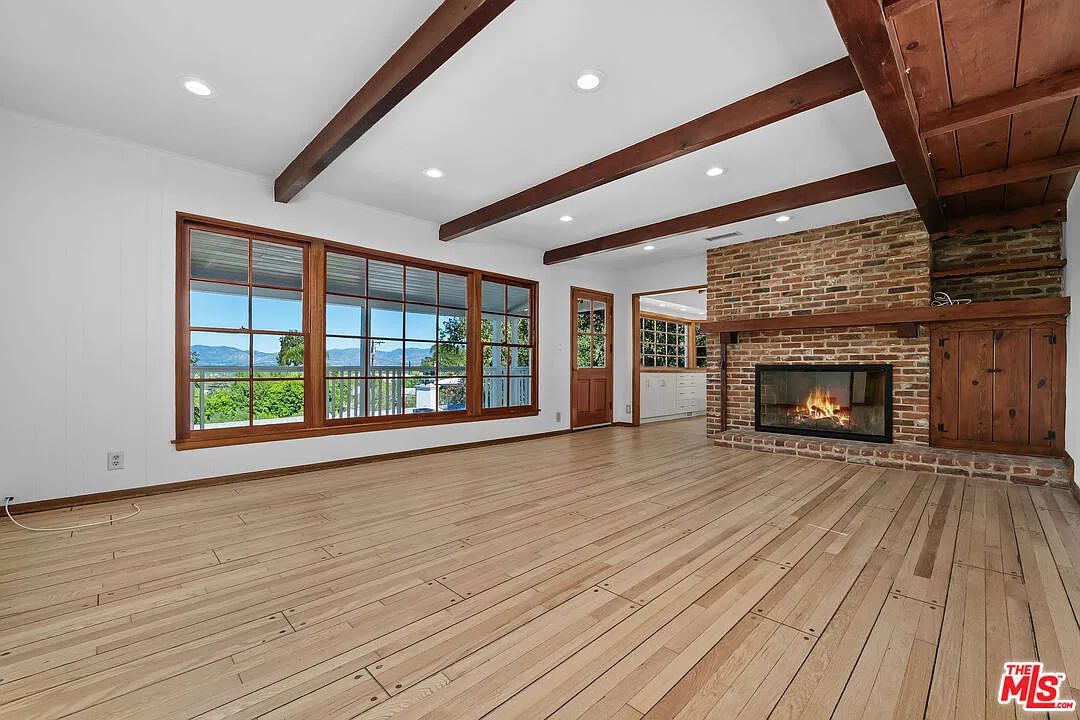 3 bed, 2.0 bath, 1970 sqft, $6,550 — Photo 3