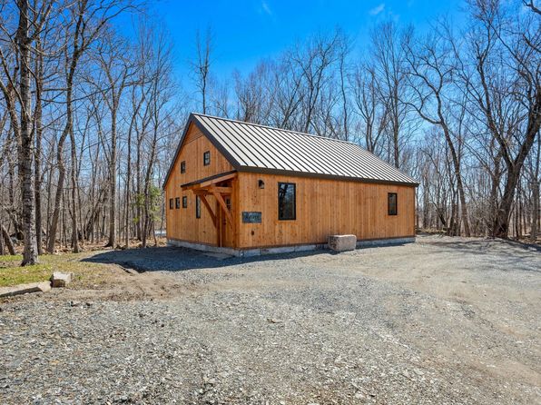 8 River Road, Detroit, ME 04929