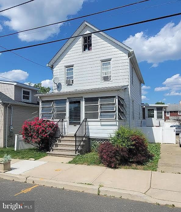1st image of 27 Jeffrie Ave