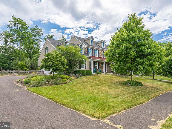 2nd image of 5930 Woodridge Dr