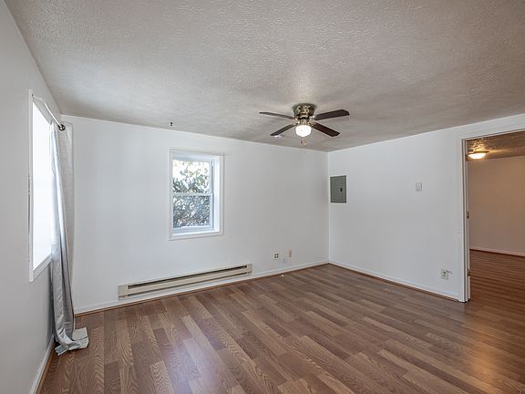 2nd image of 988 Oakwood Blvd