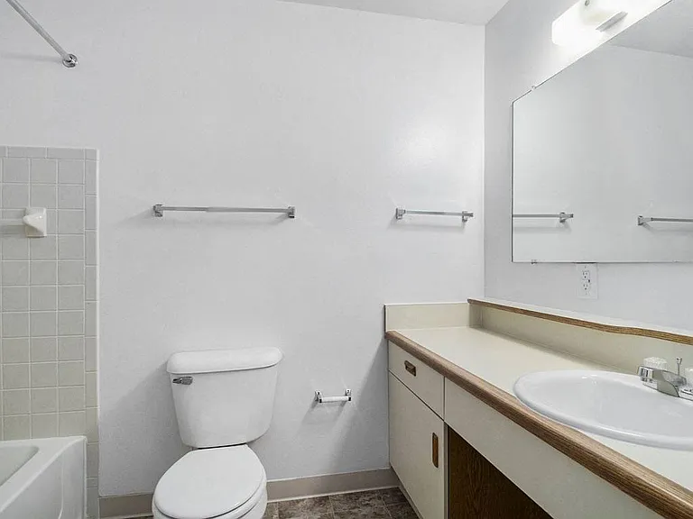 Hurwich Farms Apartments — Photo 63