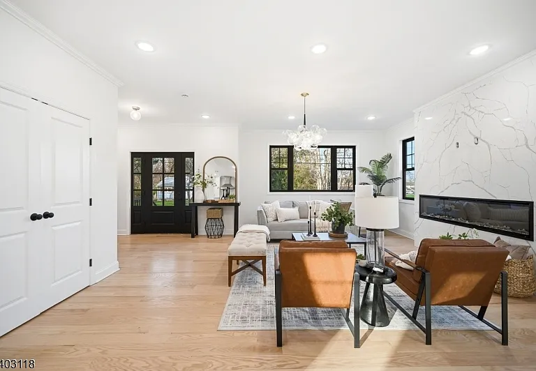 85 Kings Rd — Photo 9