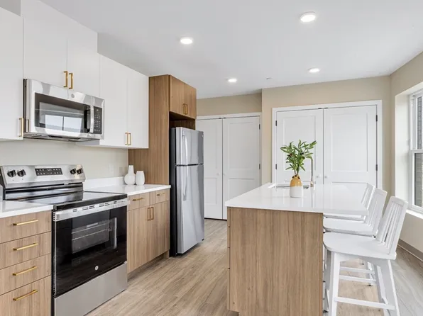 377 Cummins Hwy, Roslindale, MA