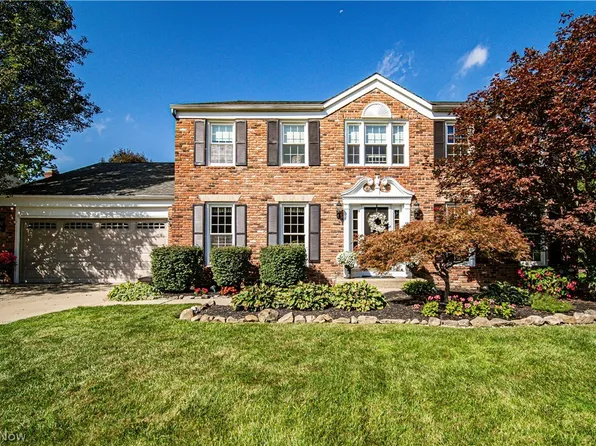 32281 N Burr Oak Dr, Solon, OH 44139