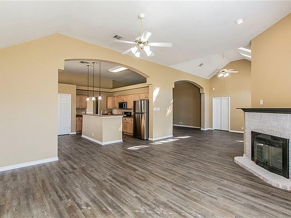 3rd image of 105 E Custers Creek Bnd