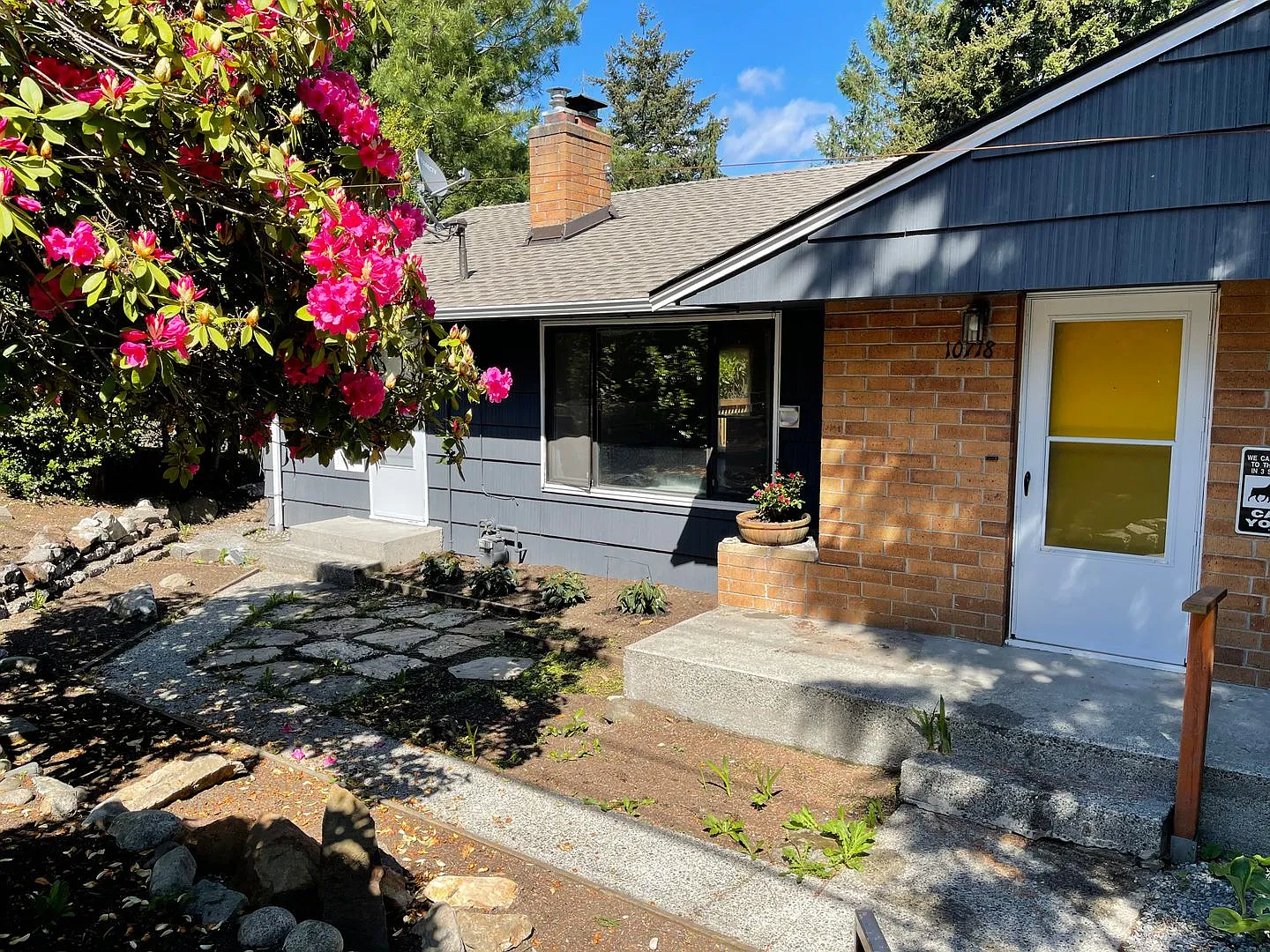 Spacious 4 bedroom, 2 bath Home in Northgate! — Photo 1