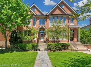 570 Townsend St, Birmingham, MI 48009