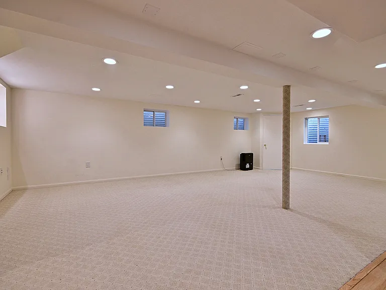 2360 N Drury Ln — Photo 31