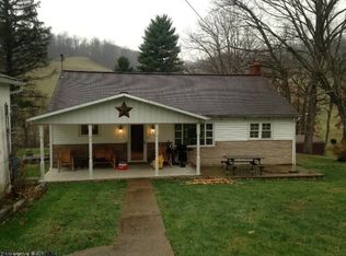36 B St, Farmington, WV 26571