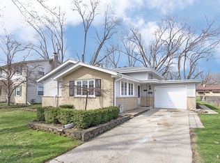 1258 Blackhawk Dr, Elgin, IL 60120