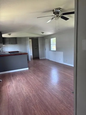 3 bed, $1,150 — Photo 1