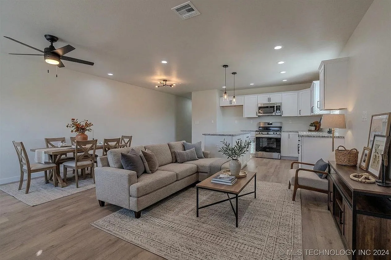 3 bed, 1.5 bath, 1368 sqft, $1,200 — Photo 4