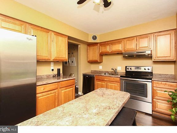 2nd image of 104 Bayberry Ct