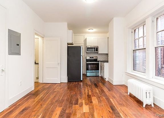 4th image of 665 W Willis St