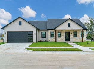500 Highview Ct, Godley, TX 76044
