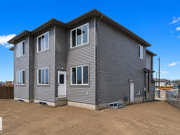 4th image of 38 Astoria Pl