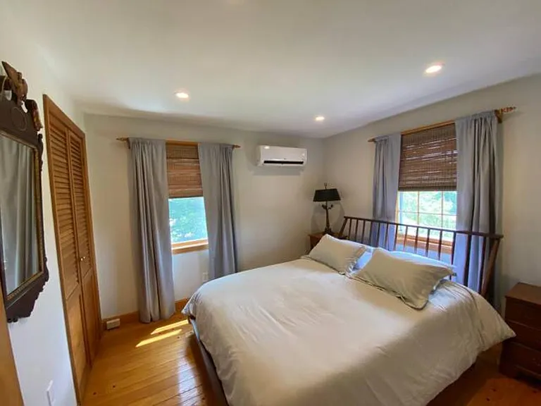 Second Bedroom with Queen bed with memory foam mattress