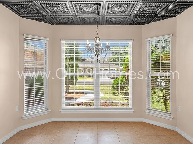 1949 Kadima Cir — Photo 8
