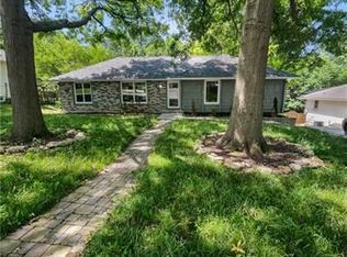 2404 SW Paris Dr, Blue Springs, MO 64015