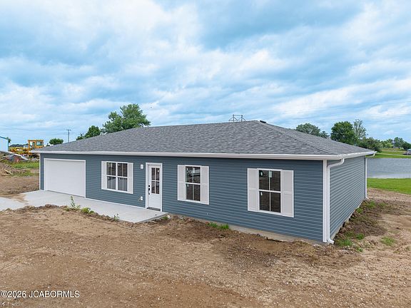 5th image of 2121 Lyndell Blvd