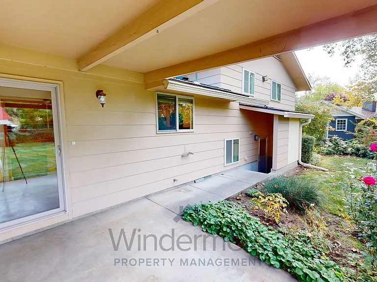 1976 Scarpelli Dr — Photo 25