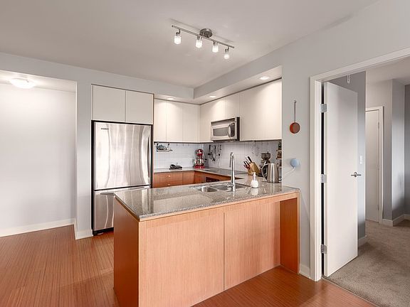 4th image of 750 W 12th Ave #415
