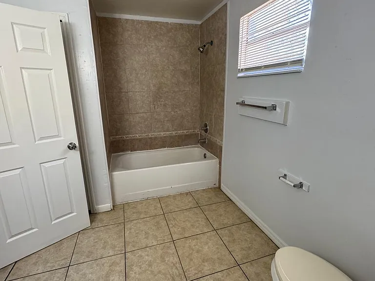 929 25th St #929 — Photo 9