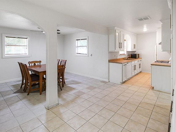 4th image of 3314 Hartwick Rd
