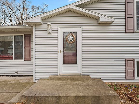 2nd image of 18322 Clairmont Dr
