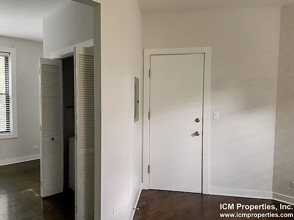 3rd image of 1606 W Belle Plaine Ave #1A