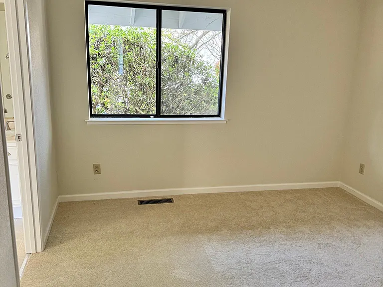 10084 Nantucket Dr — Photo 15
